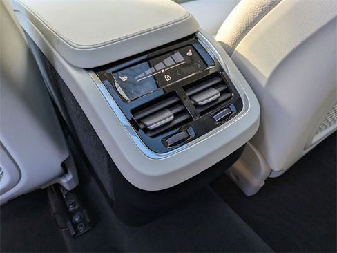 Certified 2023 Volvo XC90 B6 Plus w/ Protection Package Premier image 28