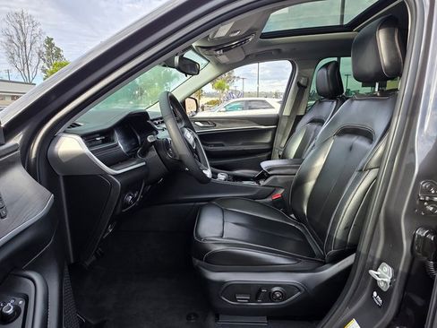 Used 2023 Jeep Grand Cherokee L Limited image 12