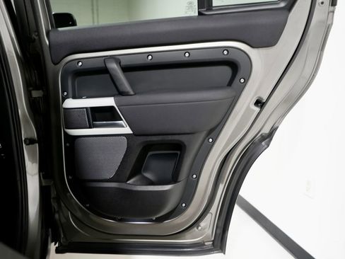 Used 2021 Land Rover Defender 110 SE image 32