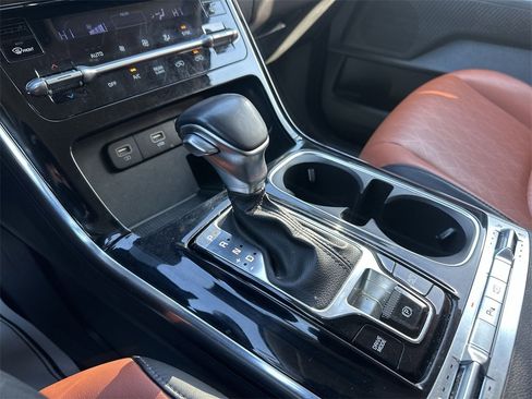 Used 2024 Kia Carnival SX image 20