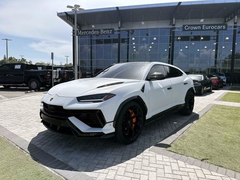 Used 2023 Lamborghini Urus Performante AWD/4WD image 2