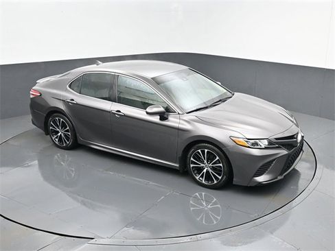 Used 2020 Toyota Camry SE image 19
