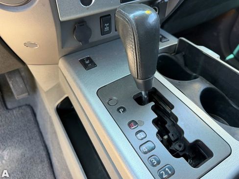 Used 2007 Nissan Titan LE w/ Nissan Navigation Pkg AWD/4WD image 12