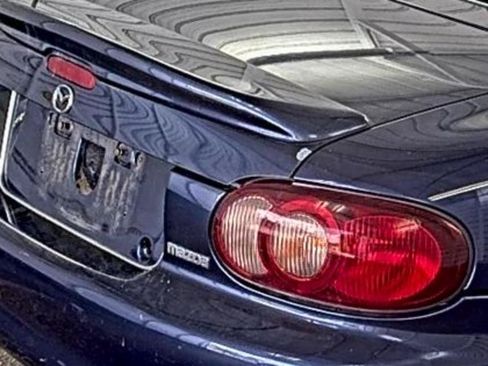 Used 2002 MAZDA MX-5 Miata RWD image 8
