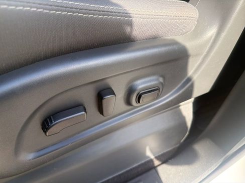 Used 2024 Nissan Titan SV w/ SV Convenience Package image 16