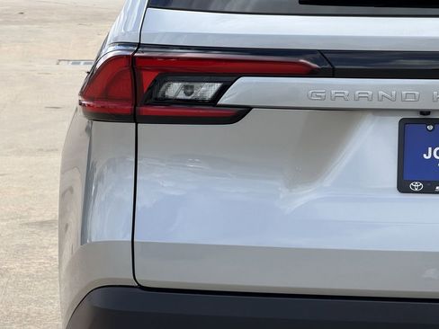 Used 2025 Toyota Grand Highlander XLE image 10