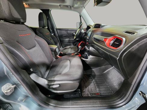 Used 2015 Jeep Renegade Trailhawk w/ Cold Weather Group image 23