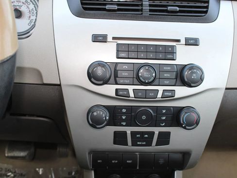 Used 2009 Ford Focus SE image 15