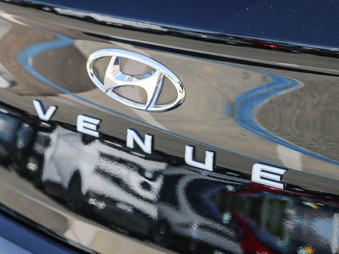 Certified 2024 Hyundai Venue SEL FWD image 10