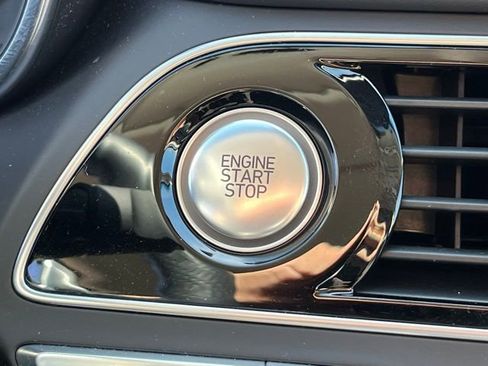 Used 2023 Genesis G70 2.0T image 16