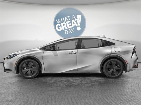 New 2026 Toyota Prius Plug-In Hybrid image 3
