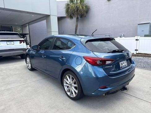 Used 2017 MAZDA MAZDA3 Touring FWD image 3