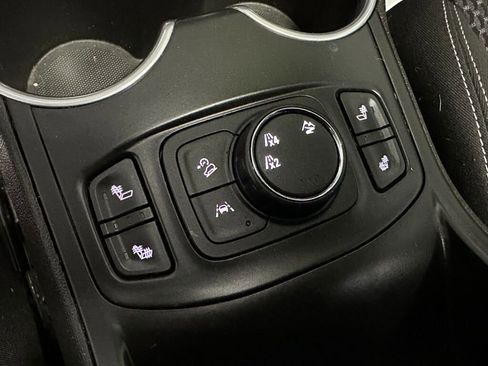 Used 2022 GMC Terrain SLE w/ Driver Convenience Package image 15