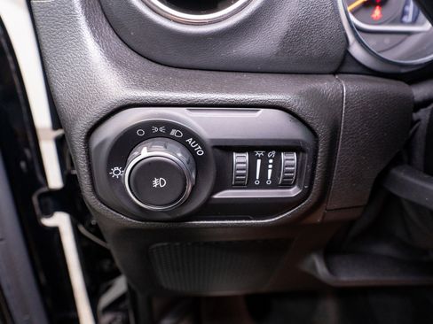 Used 2021 Jeep Wrangler Unlimited Sahara AWD/4WD image 29