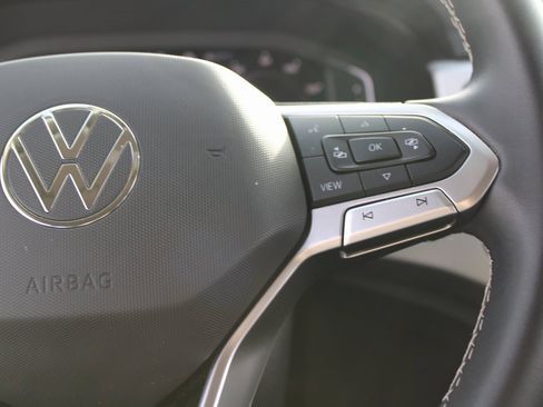 Certified 2022 Volkswagen Atlas SE w/ Black Wheel Package image 12