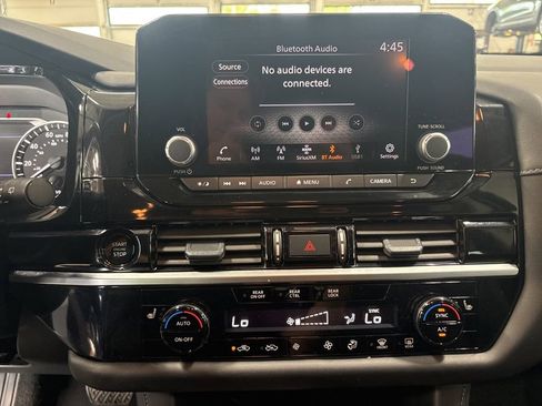 Used 2025 Nissan Pathfinder SV image 17