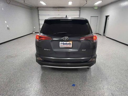 Used 2018 Toyota RAV4 XLE w/ Preferred Accessory Package FWD image 4