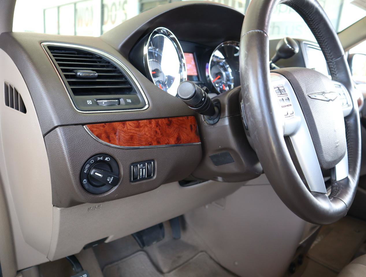 Used 2016 Chrysler Town & Country Touring-L w/ Driver Convenience Group FWD image 42