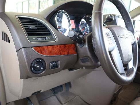 Used 2016 Chrysler Town & Country Touring-L w/ Driver Convenience Group FWD image 42