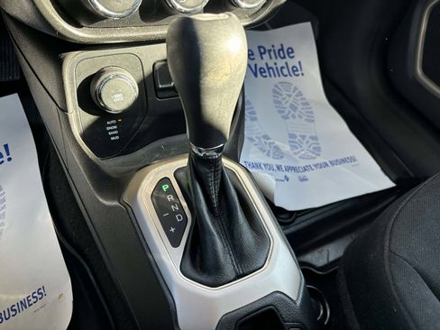 Used 2017 Jeep Renegade Latitude image 24