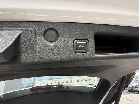 Used 2019 Chevrolet Equinox Premier image 13