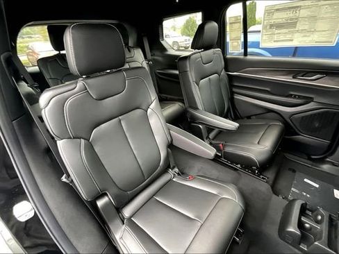 New 2025 Jeep Grand Cherokee L Limited w/ Black Appearance Package image 24