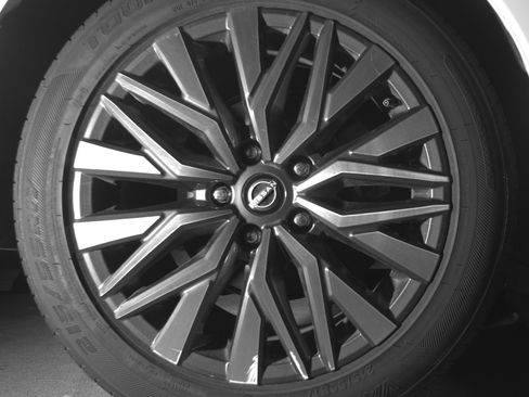 Used 2025 Nissan Altima 2.5 SV FWD image 15