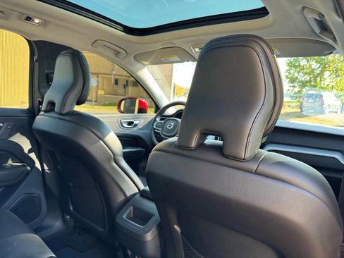 Used 2019 Volvo XC60 T6 Momentum w/ Protection Package Premier image 34