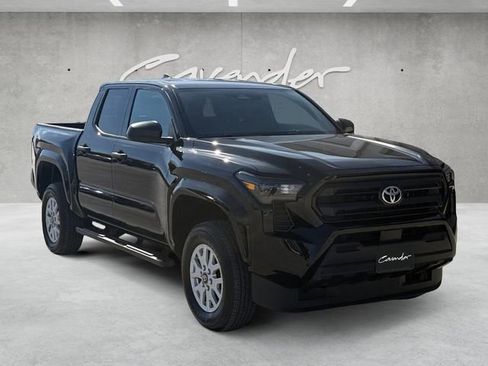 Used 2025 Toyota Tacoma SR image 2