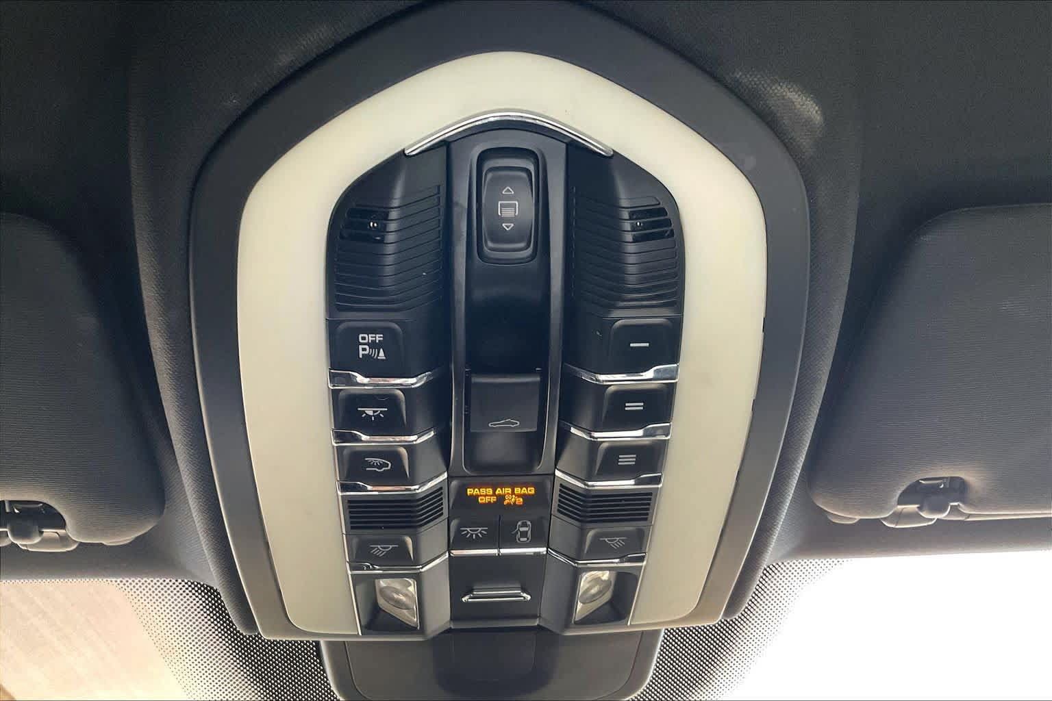 Used 2017 Porsche Cayenne Platinum Edition AWD/4WD image 34