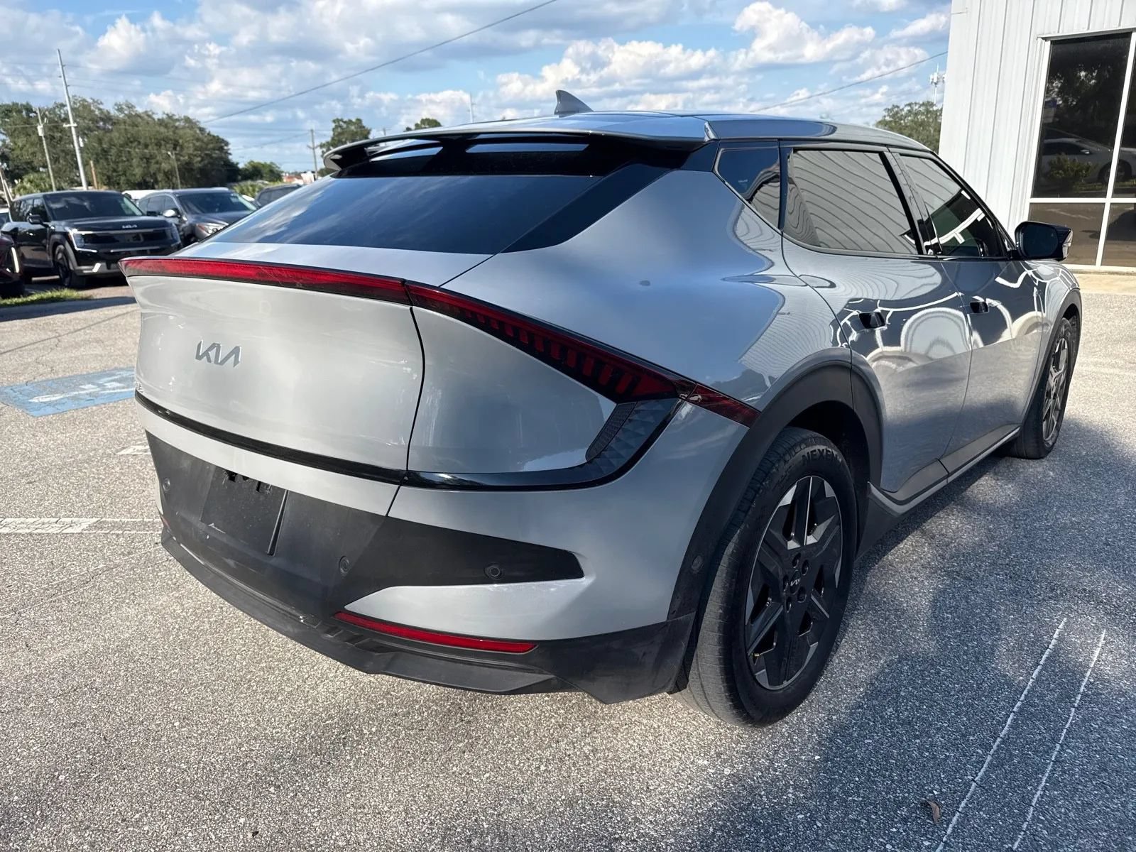 Used 2025 Kia EV6 Light w/ Light LR Technology Package RWD image 7