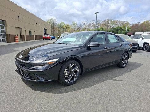 New 2025 Hyundai Elantra Sport image 2