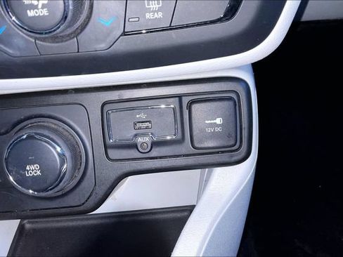 Used 2018 Jeep Renegade Latitude w/ Trailer Tow Group AWD/4WD image 26