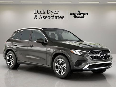 Used 2025 Mercedes-Benz GLC 350e 4MATIC image 1