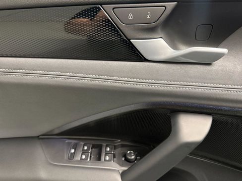 New 2026 Volkswagen Tiguan SE FWD image 10