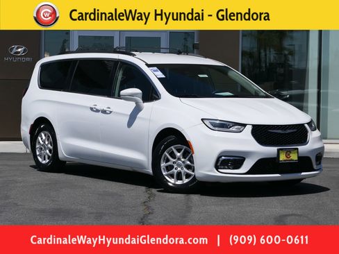 Used 2022 Chrysler Pacifica Touring-L FWD image 1