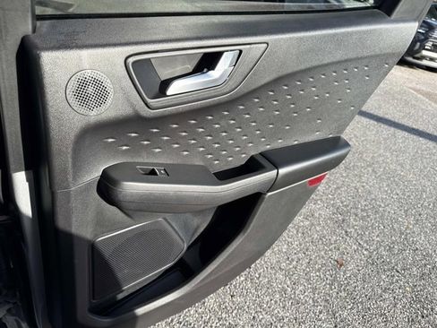 Used 2020 Ford Escape Titanium image 19