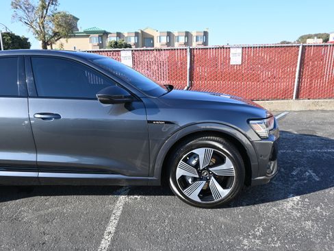 Used 2021 Audi e-tron Prestige w/ Prestige Package image 14