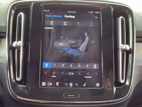 Certified 2025 Volvo XC40 B5 Plus image 17