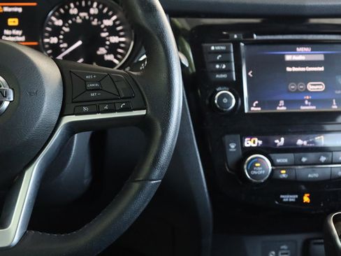 Used 2019 Nissan Rogue SV AWD/4WD image 32