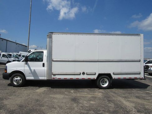 Used 2021 GMC Savana 3500 Extended w/ Power Convenience Package RWD image 6