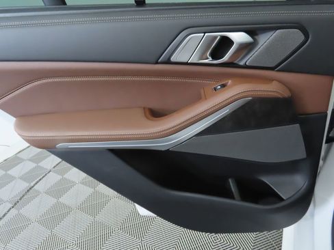 Used 2024 BMW X5 xDrive40i w/ Executive Package image 27