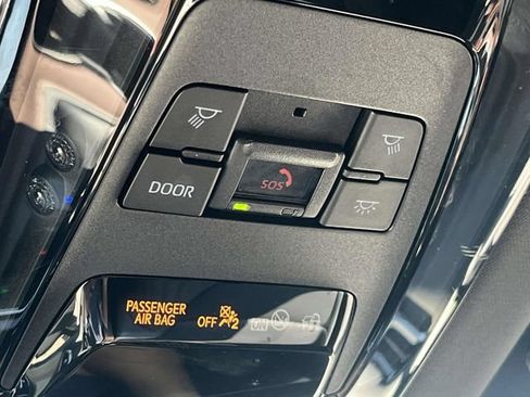 Used 2023 Toyota Venza Limited AWD/4WD image 44