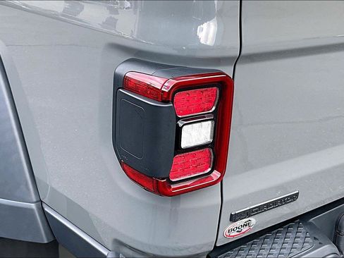 Used 2021 Jeep Gladiator Sport AWD/4WD image 31