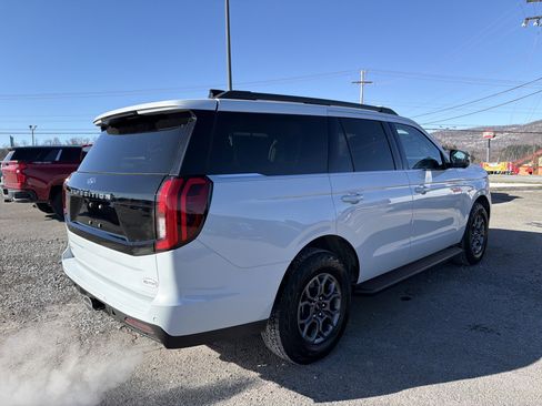 Used 2025 Ford Expedition Active AWD/4WD image 6