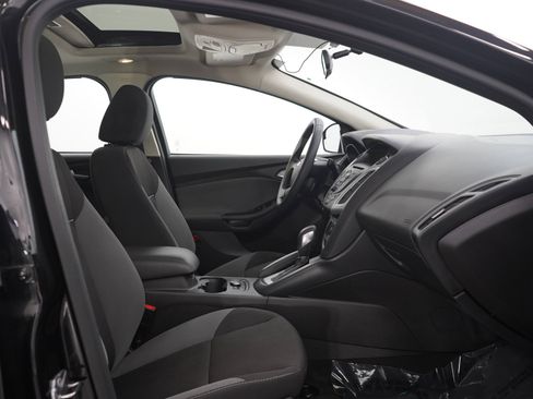 Used 2013 Ford Focus SE w/ SE Winter Pkg FWD image 9