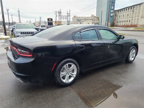 Used 2022 Dodge Charger SXT image 6