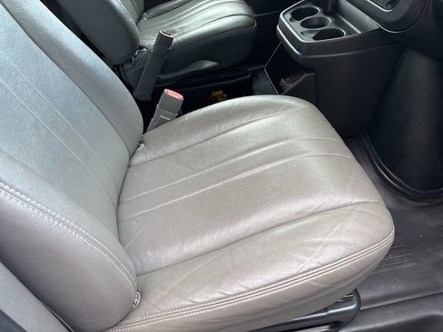 Used 2010 Chevrolet Express 3500 RWD image 4
