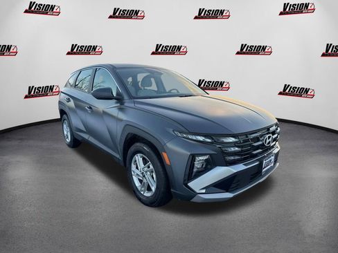 Certified 2025 Hyundai Tucson SE image 3