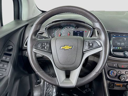 Used 2019 Chevrolet Trax LT w/ LT Convenience Package FWD image 18